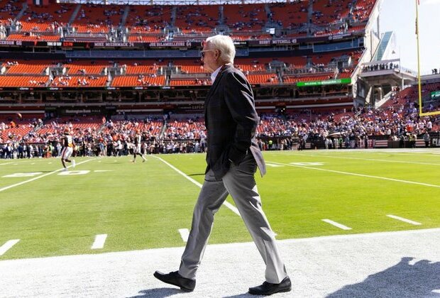 Browns plan to leave Cleveland, build domed stadium in suburbs