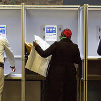 Centrist liberals lead in tight Dutch election  exit poll