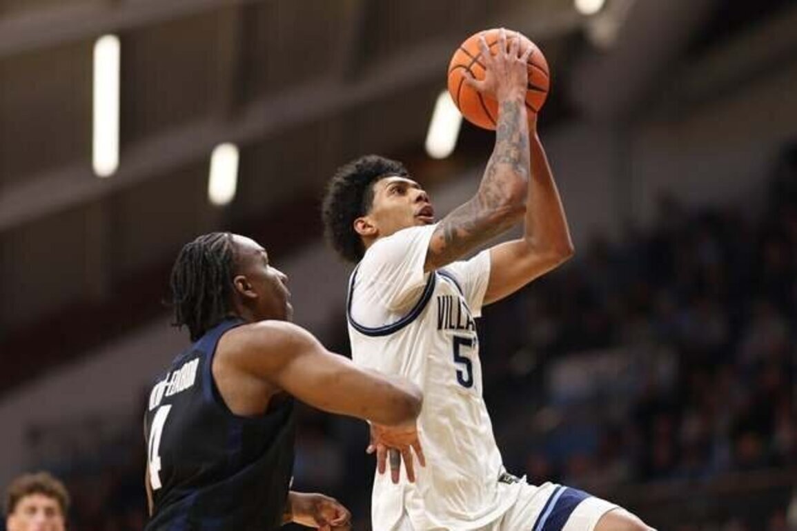Acaden Lewis leads the charge to help Villanova surge past Butler