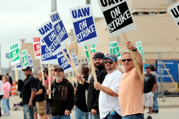 Cheers and Honking Horns Greet First Day of UAW Strike against GM