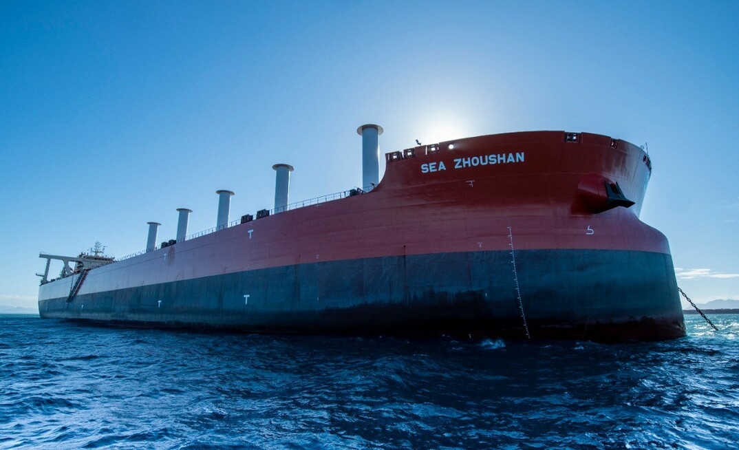 Navio Guaibamax da Vale equipado com velas rotativas