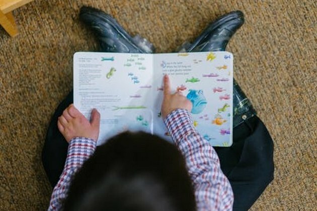 Study finds busy pictures hinder reading ability in children