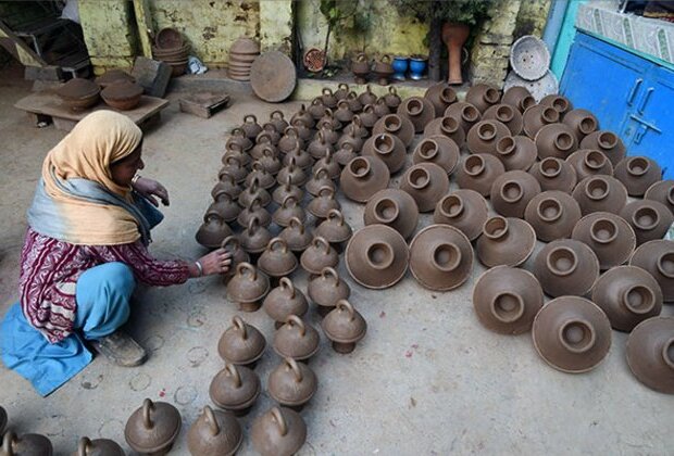 J-K: Dwindling pottery sees ray of hope in mechanical motor wheels in Srinagar