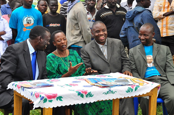 s ol izza esigye left and brahim emujju ganda right with  members etty ambooze and rias ukwago campaigning together at ochoma muru district in ecember 2010