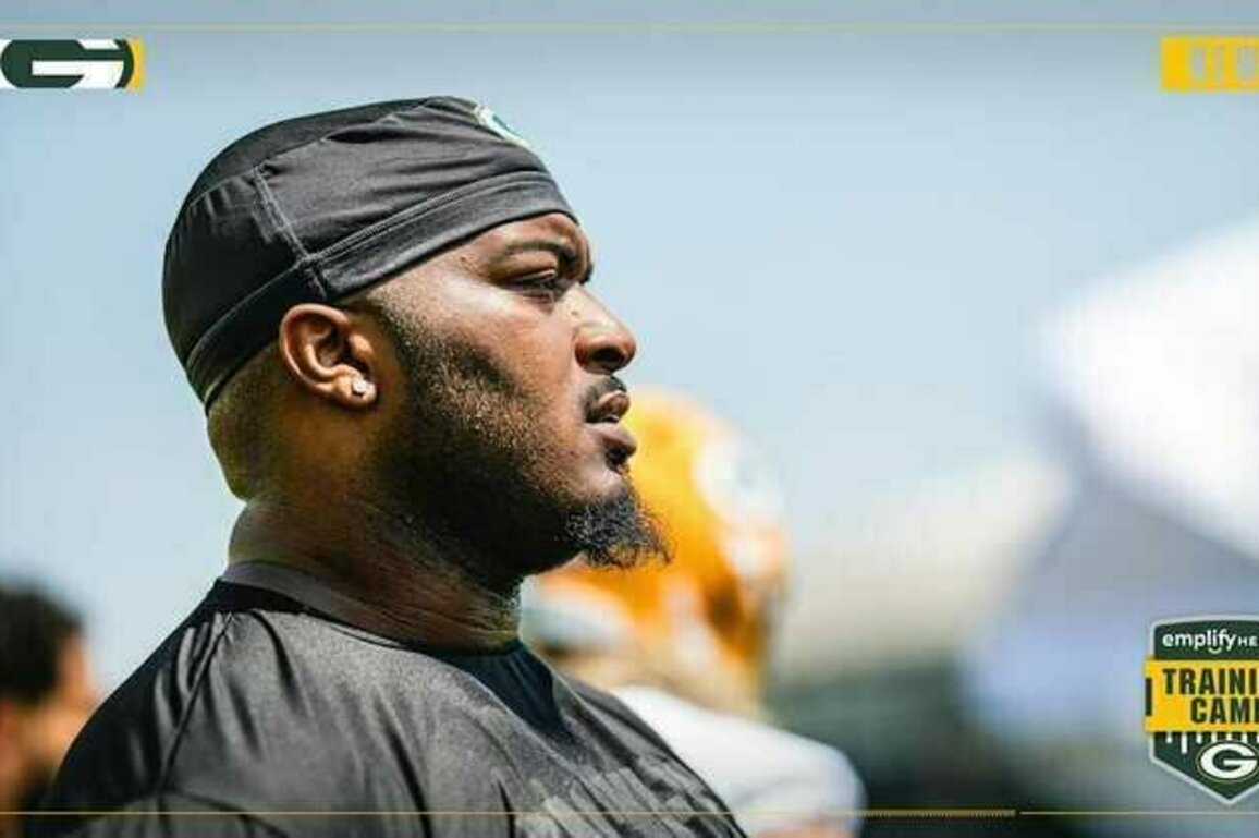 Elgton Jenkins sees 'All-Pro' potential with switch to center