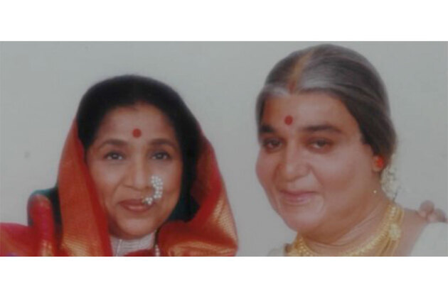 Kamal Haasan shares unseen pics with Asha Bhosle from 'Chachi 420' sets