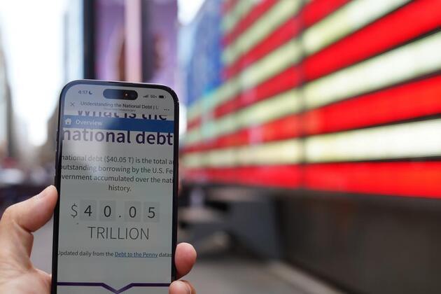 U.S. national debt tops 40 trillion USD for first time in history