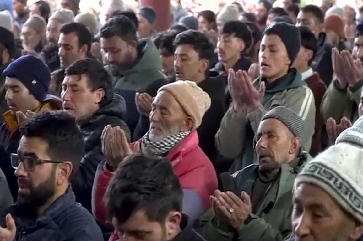 Ladakh: Thousands of devotees offer prayers on Eid ul-Fitr across Kargil