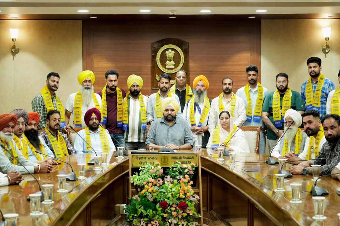 Punjab: Major setback to Congress as dozens of leaders from party join Aam Aadmi Party