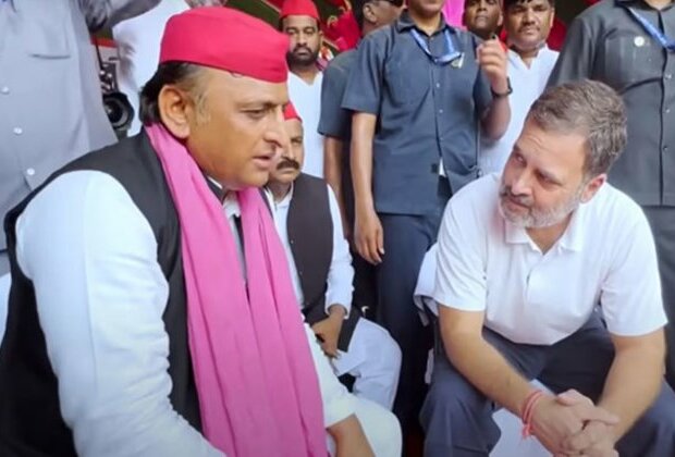 Rahul Gandhi, Akhilesh Yadav engage in conversation on stage as joint public meeting gets cancelled