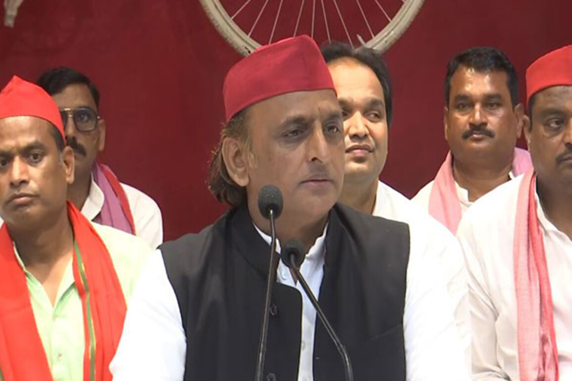 "Jo doosron ke liye gaddha khodte hain...": Akhilesh Yadav slams Amit Shah's remarks on Constitution (130th Amendment) Bill