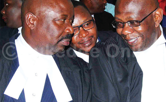 Omumyuka wa Ssaabawolereza wa Gavumenti Mwesigwa Rukuntana ( ku kkono) ne Ladisras Rwakafuuzi ( ku ddyo). Omumyuka wa Ssaabawolereza wa Gavumenti Mwesigwa Rukuntana ( ku kkono) ne Ladisras Rwakafuuzi ( ku ddyo).