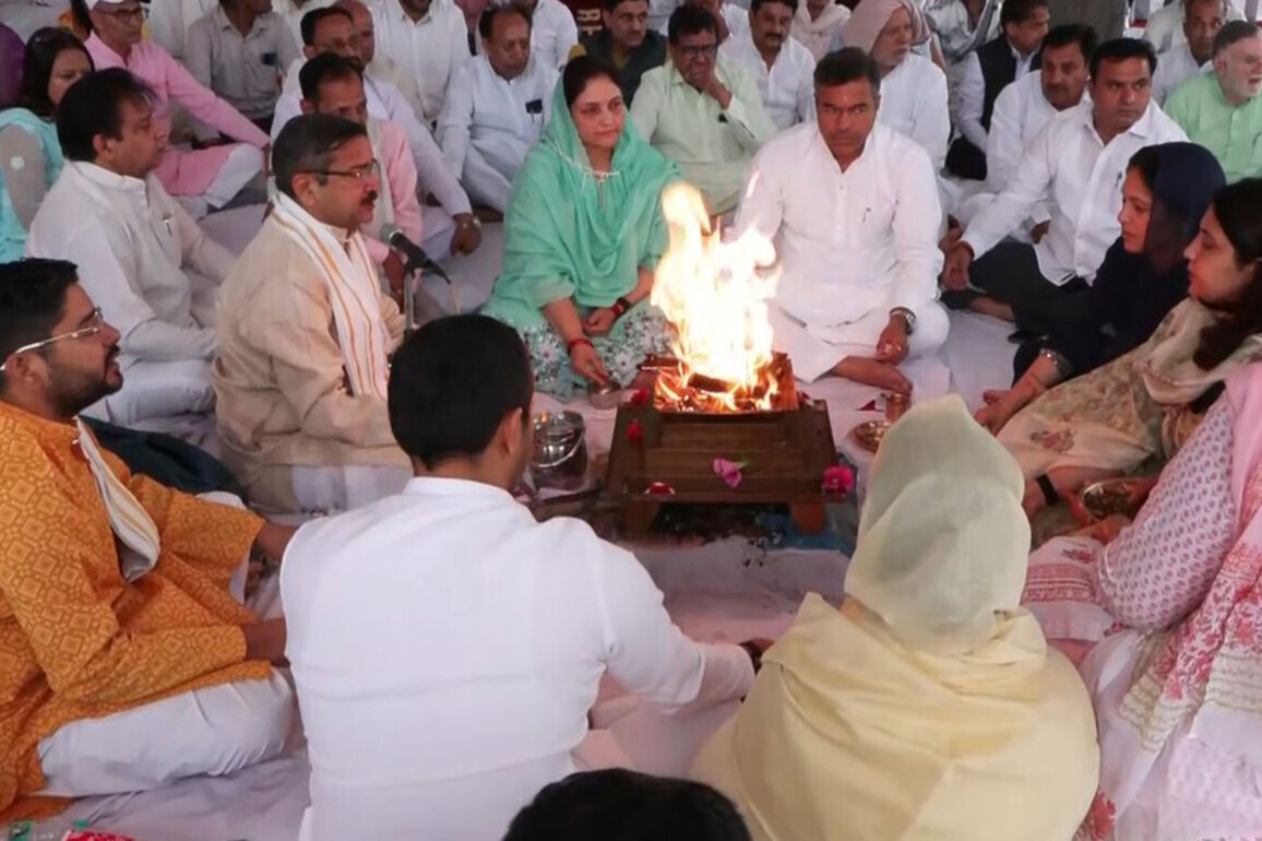 Parvesh Sahib Singh performs Havan on his late father's birth anniversary Sahib Singh Verma