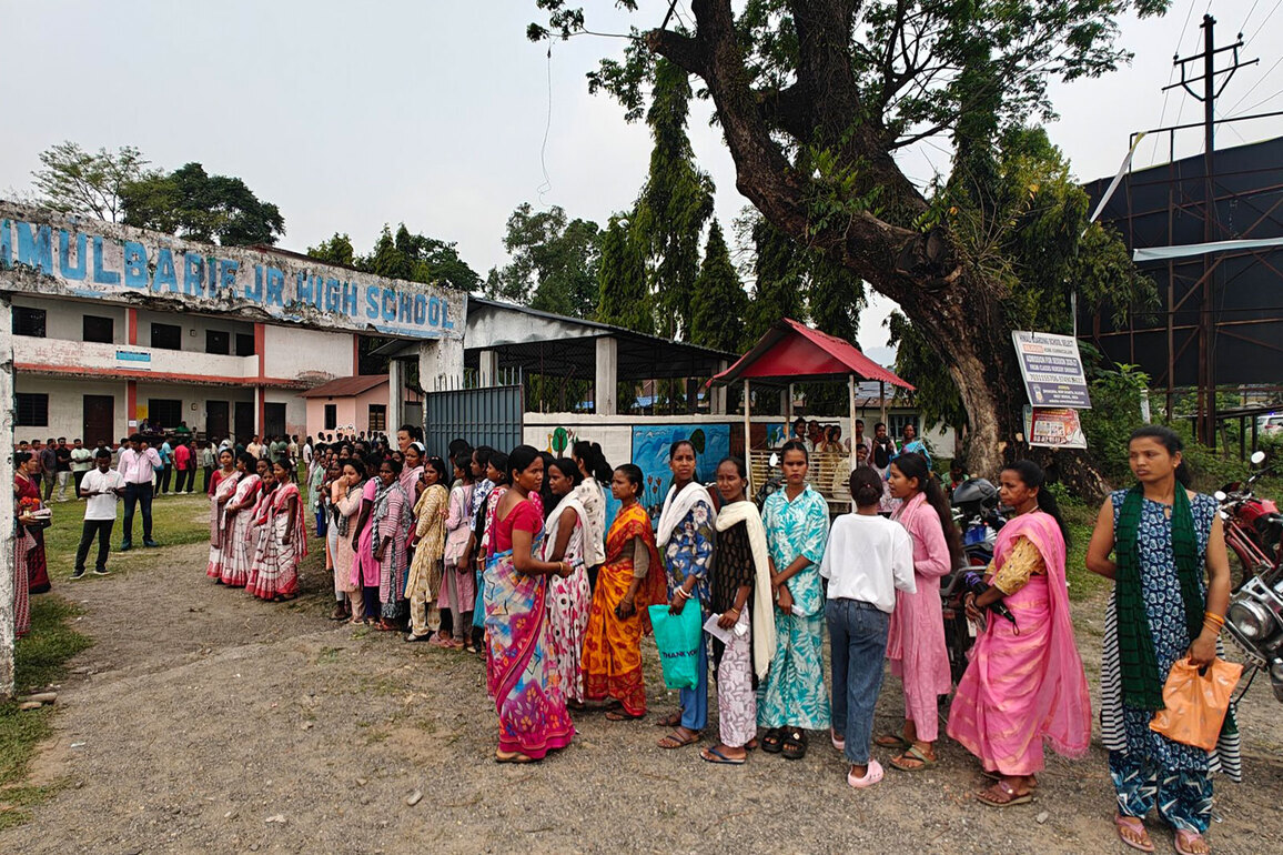 Healthy turnout seen at 9 am in assembly polls, Tamil Nadu registers 17.6% turnout while West Bengal sees 18.7%