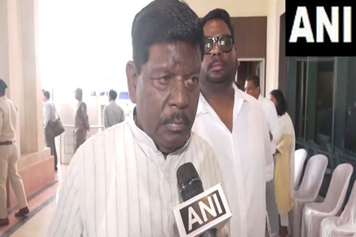 "By bringing such laws, they want to act on their own whims": JMM MLA Hemlal Murmu on Amit Shah's remarks on 130th Amendment bill