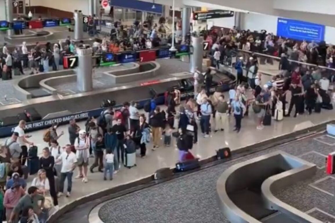 Only way to end shutdown is to pay TSA officers, air passengers say