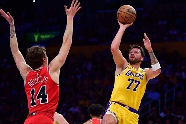 Luka Doncic pours in 51 as Lakers top Bulls to extend win streak