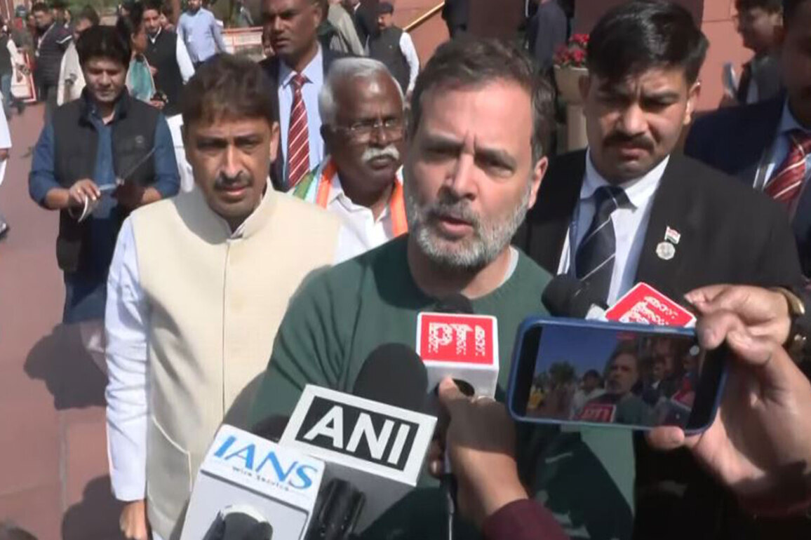 "Jo uchit samjho wahi karo": Congress' Rahul Gandhi takes jibe at PM Modi's speech