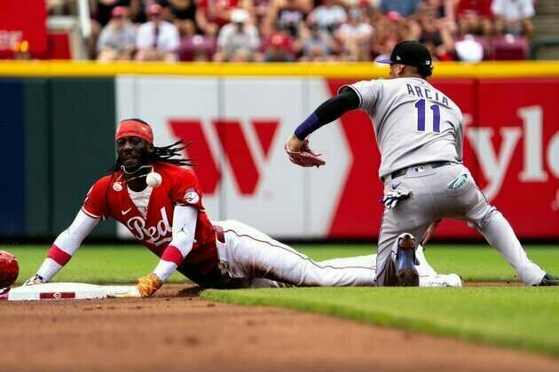 Reds rally for two in ninth to slay Rockies