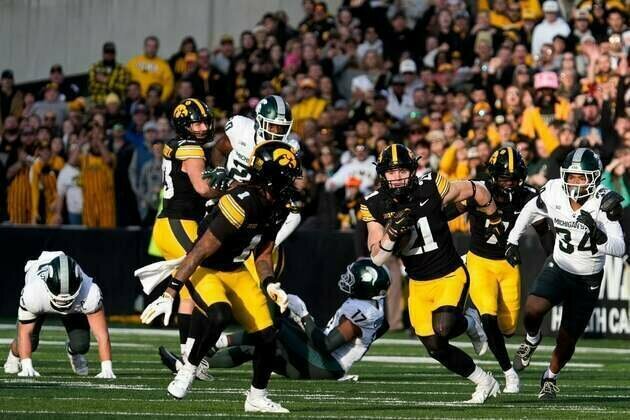 Drew Stevens' 44-yard FG caps Iowa rally over Michigan State