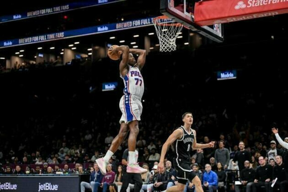 Kelly Oubre Jr. goes off before exiting (ankle) in 76ers' win over Nets