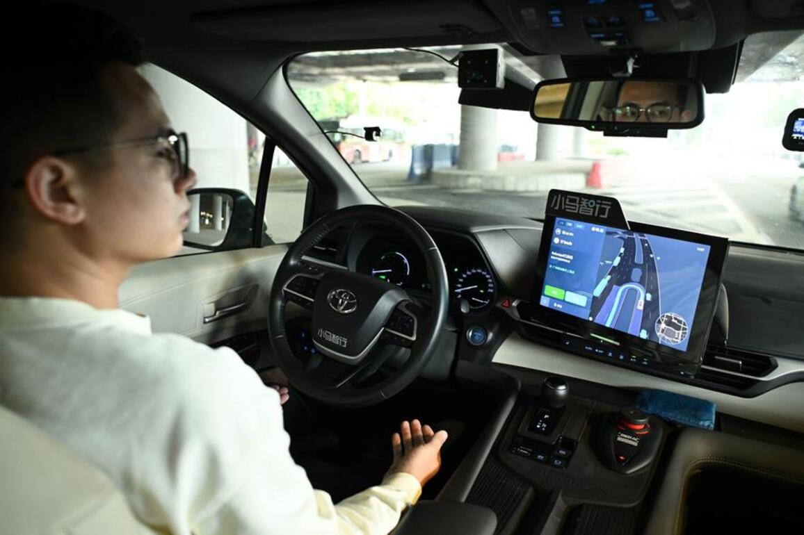 Driverless technology offers new travel experience for residents