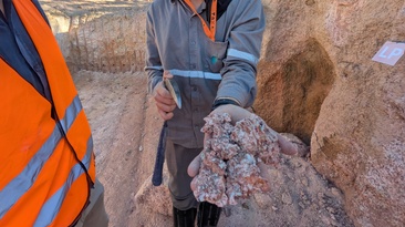 Free-digging regiloth at Aclara's Carina deposit in Goiânia in Goiás, Brazil
