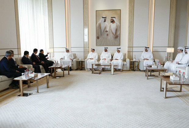 Maktoum bin Mohammed meets with Chairman of Bank of Singapore