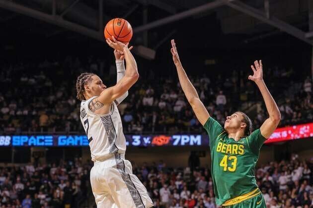 Baylor edges UCF on last-second free throw