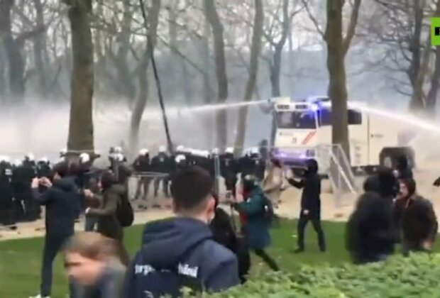 Anti-lockdown protesters smash EU diplomatic service HQ