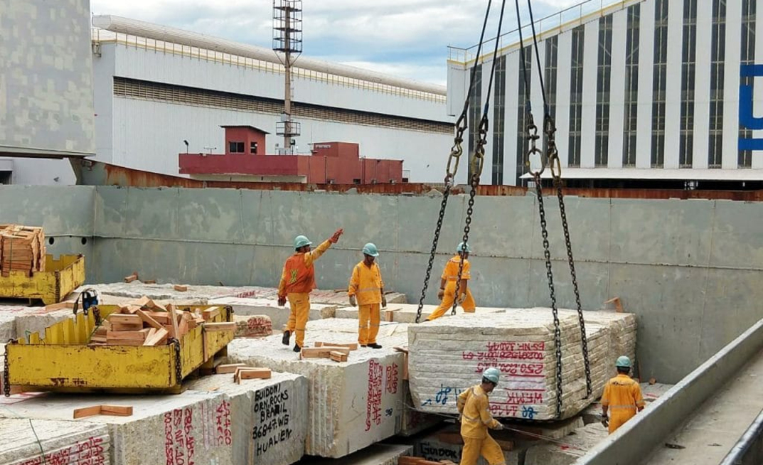 Embarque de rochas ornamentais