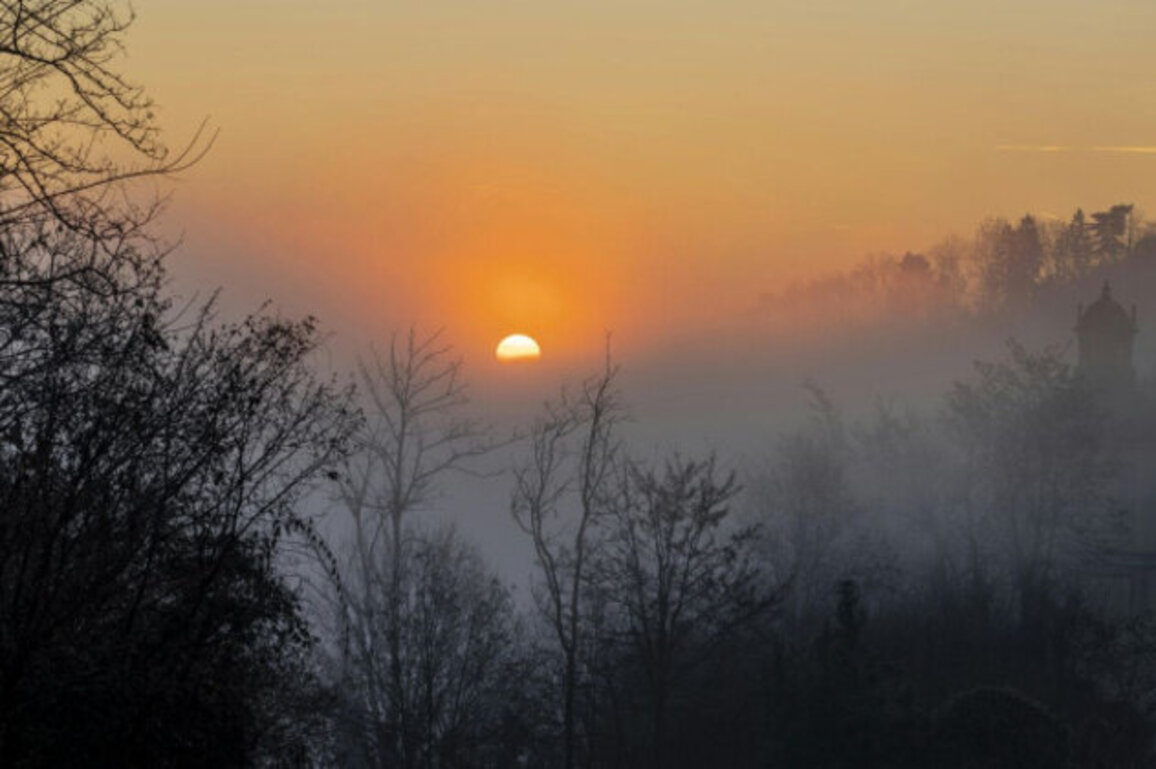 Bitterly Cold Tuesday Across Bulgaria with Fog and Cloudy Skies