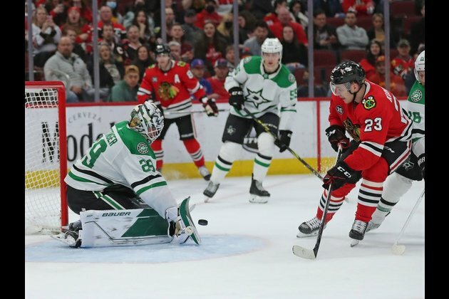 Stars welcome struggling Blackhawks looking for bounce-back win