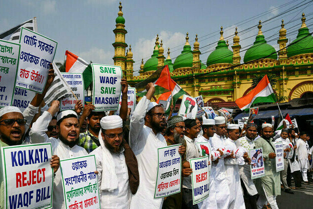 India passes bill to reform Muslim land management