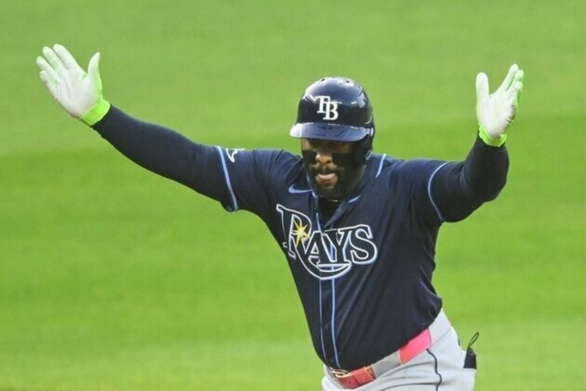 Rays pick up 2026 option on former batting champion Yandy Diaz