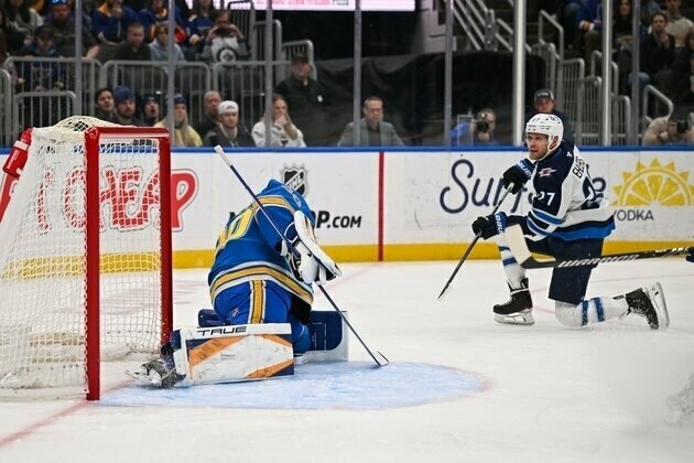 Soaring Jets host sinking Sharks, go for 10th consecutive win