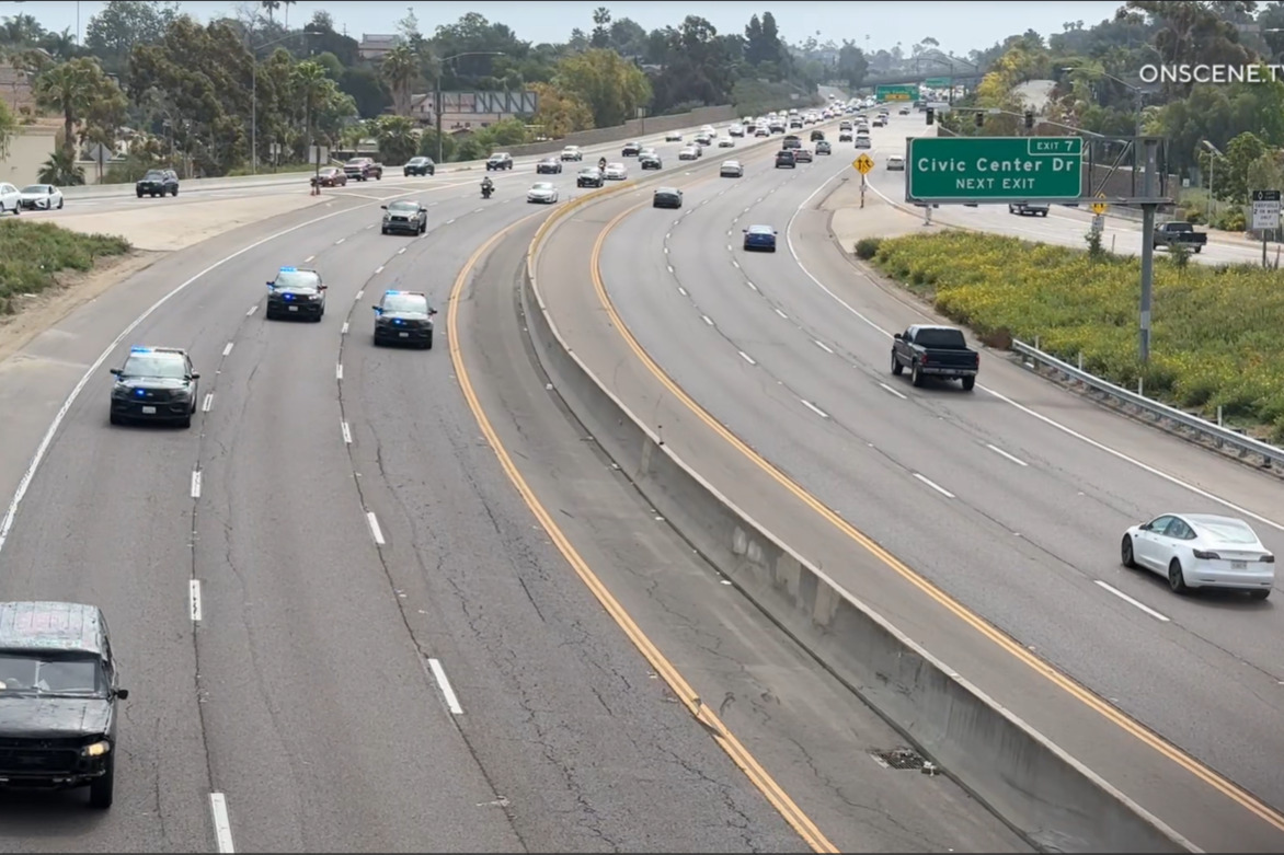 Suspect leads deputies on pursuit through North San Diego County s of San Diego