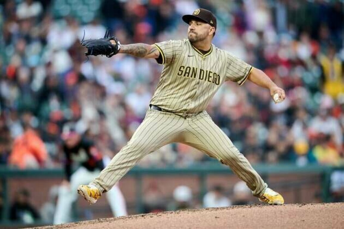 Padres' relief corps shuts down skidding Giants