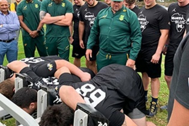 Boks scrum down with college football team