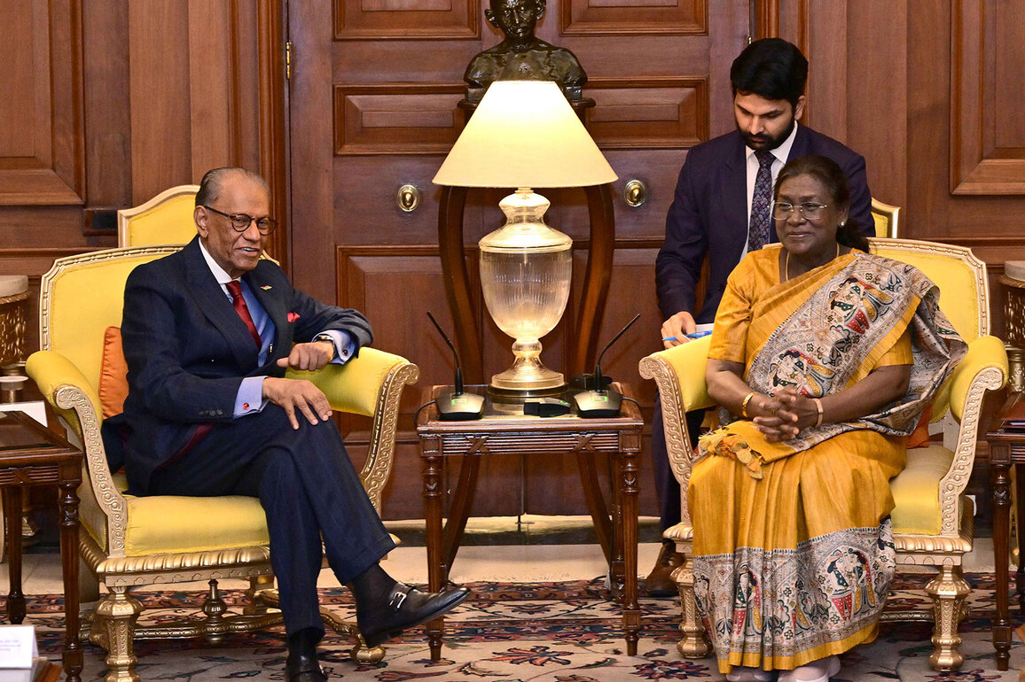 Mauritius holds special place in India's 'Neighbourhood First' policy, 'MAHASAGAR' vision: President Murmu while meeting PM Ramgoolam