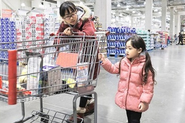 Costco misses revenue estimates but holds off on price hikes