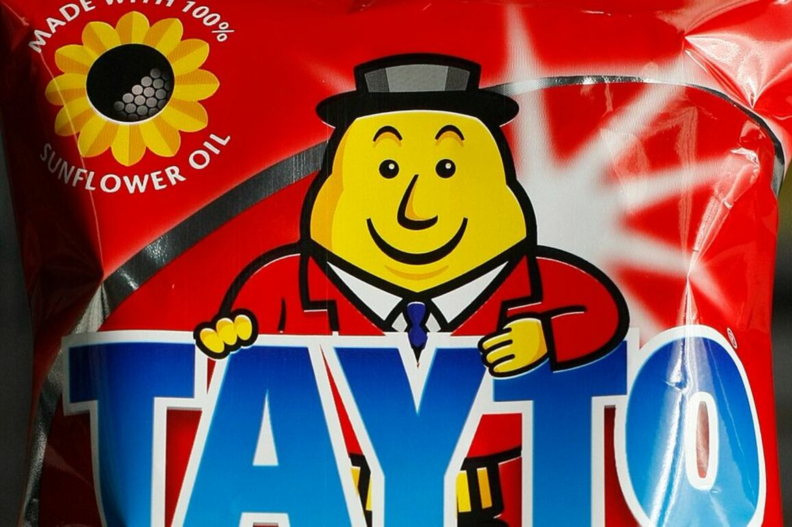 Gardai 'sent to stop bus over complaint of smell from cheese and onion crisps'