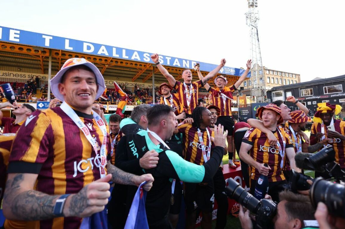 WATCH- Bradford City's 96th-minute promotion-clinching goal - ESPN