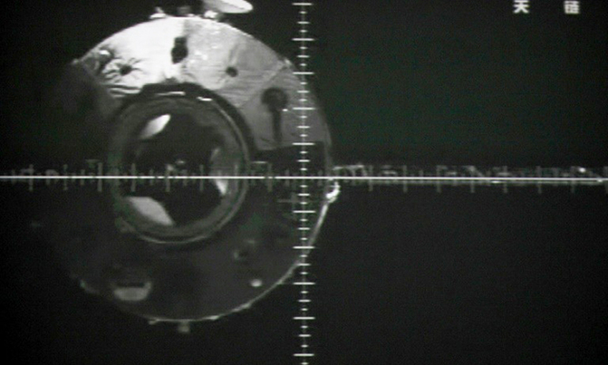 Defunct Chinese space lab plunges back to earth Defunct Chinese space lab plunges back to earth