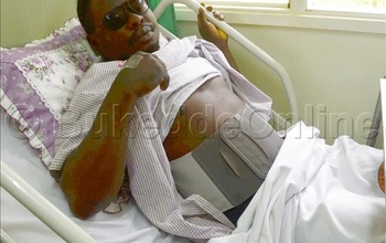 Zaake alumirizza abaserikale abaamutulugunyiza mu kaduukulu e LKireka okumuddamu ng'atwaliddwa e Kasangati