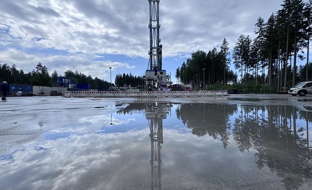 Prior to the start of drilling for the Laufzorn II geothermal project, the ceremonial blessing of the drill bit took place
