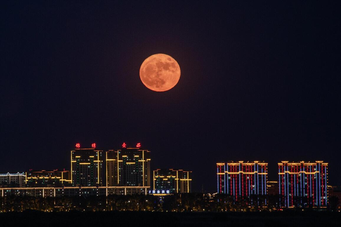 #(EyesOnSci) CHINA-HEILONGJIANG-SKY VIEW-FULL MOON (CN)