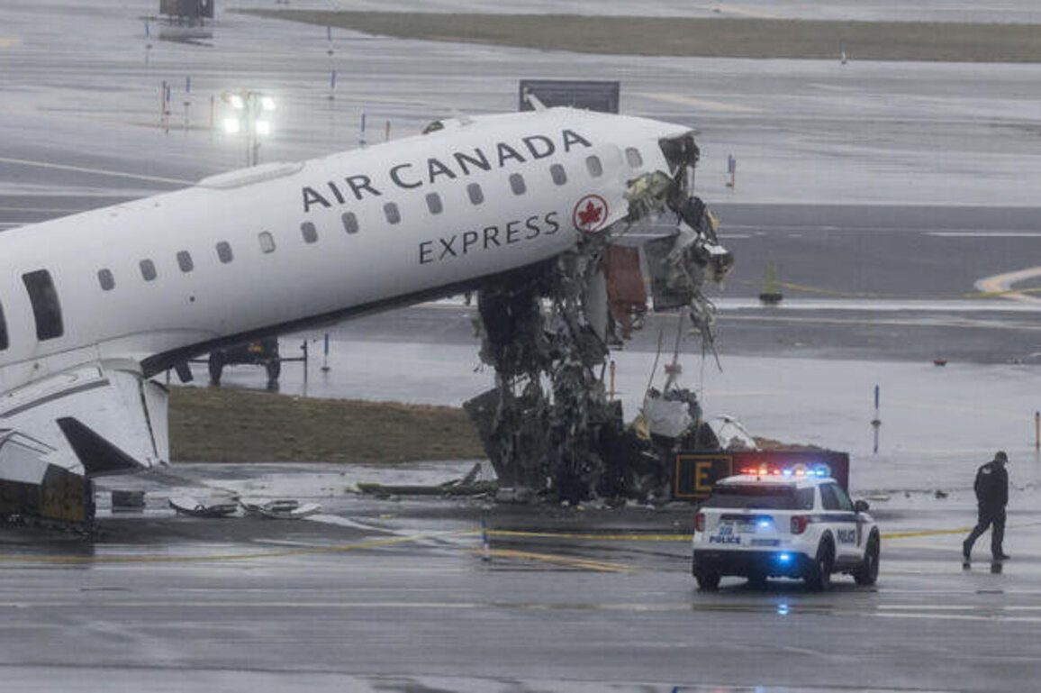 Runway collision kills two pilots at New York airport