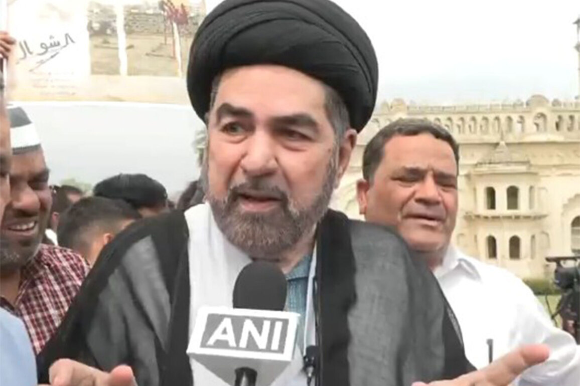 Shia cleric Syed Kalbe Jawad Naqvi leads protest at Asifi Masjid in Lucknow