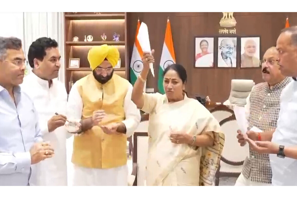 Rasgulla, Jhalmuri at Delhi Secretariat as CM Rekha Gupta, Cabinet celebrate BJP-NDA poll performance